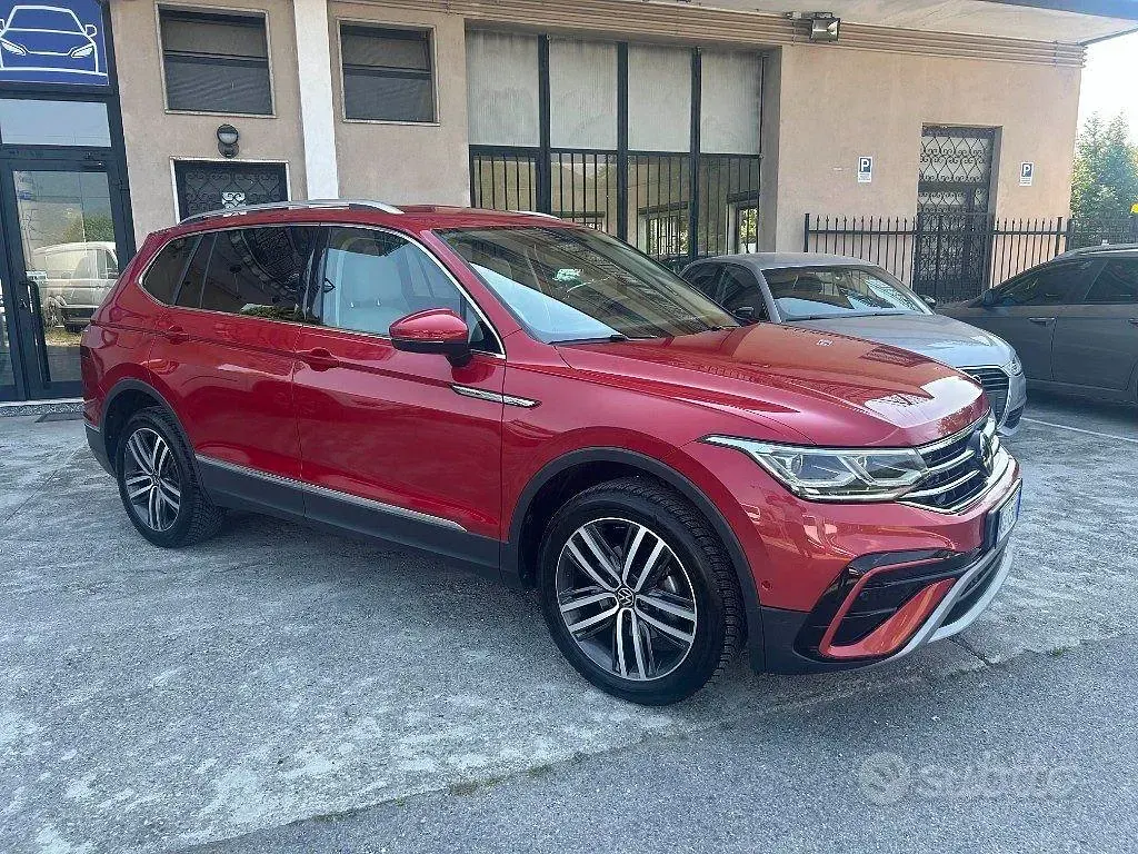 Usata VW Tiguan Allspace Elegance 150 CV (110 kW) 2022 Rosa SUV