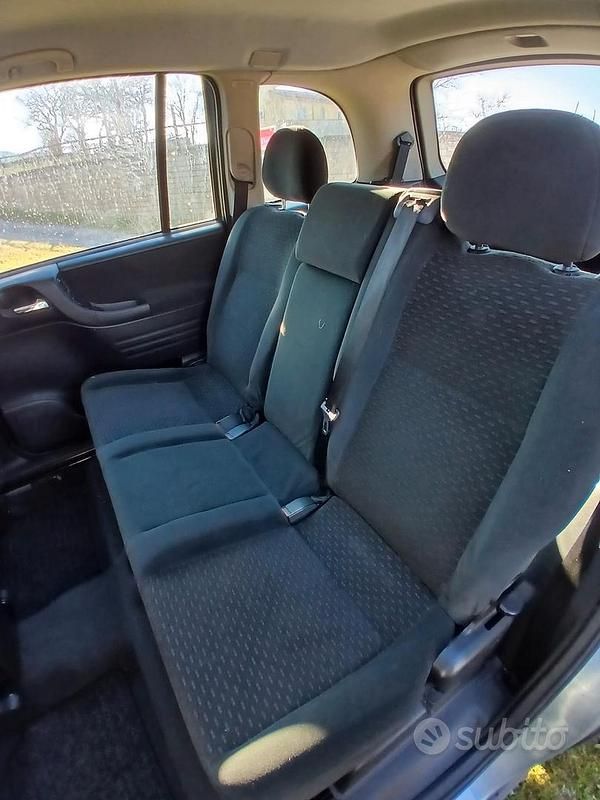 Usata Opel Zafira 2002 Grigio Monovolume