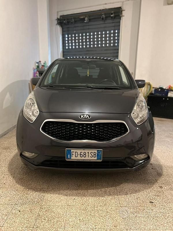 Usata Kia Venga 90 CV (66 kW) 2016 Grigio Utilitaria