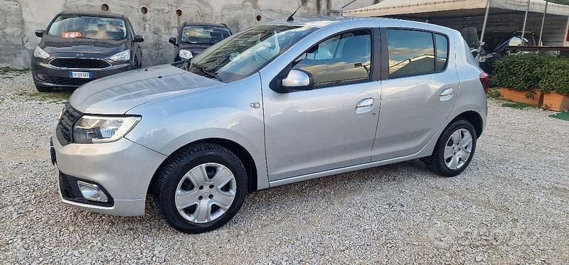 Usata Dacia Sandero Comfort 75 CV (55 kW) 2020 Argento Berlina