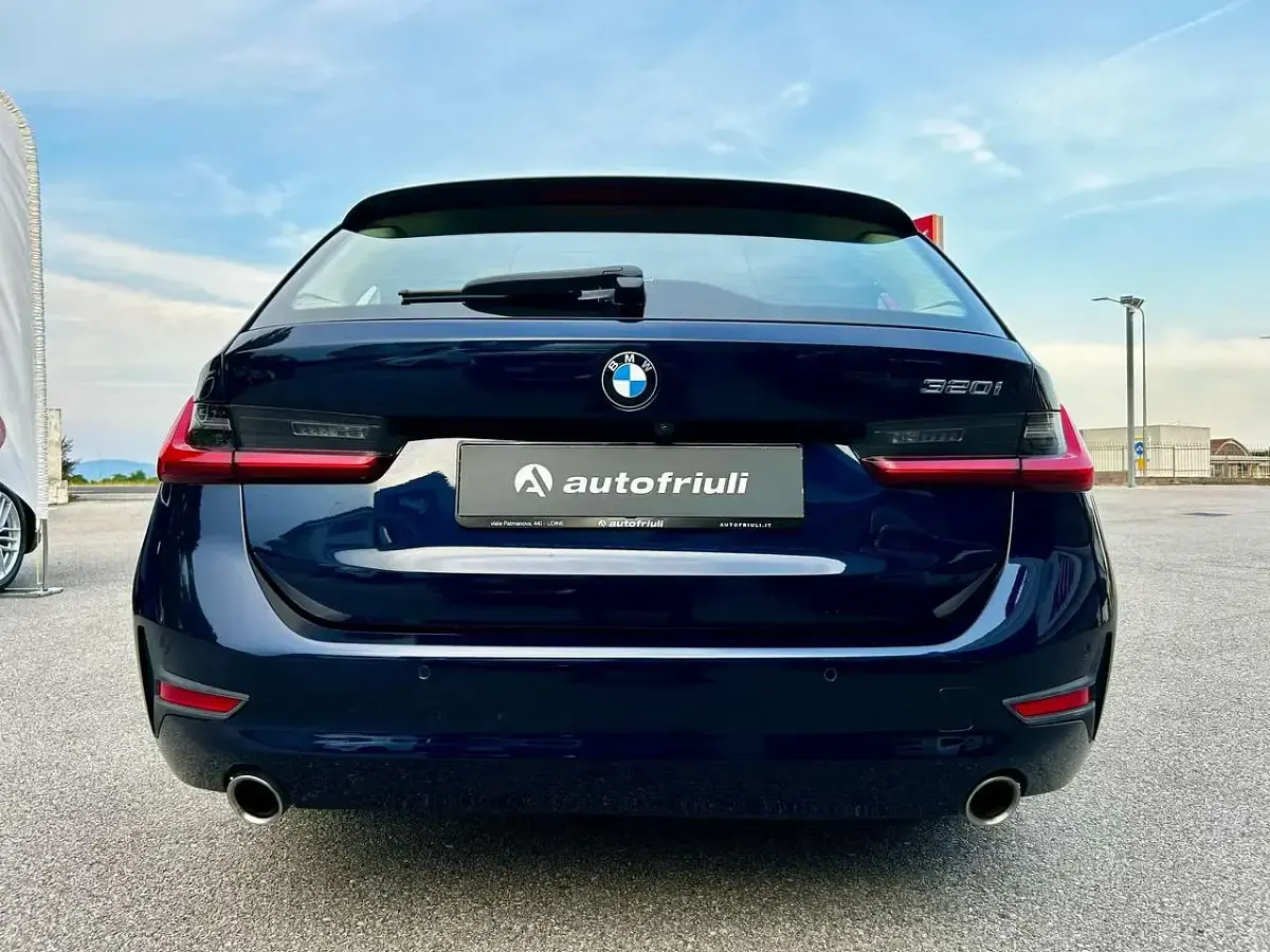Usata BMW 320 Luxury Line 184 CV (135 kW) 2021 Tanzanite blau Station wagon