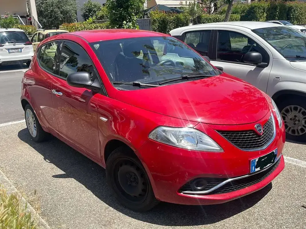Usata Lancia Ypsilon 95 CV (69 kW) 2018 Rosso Utilitaria