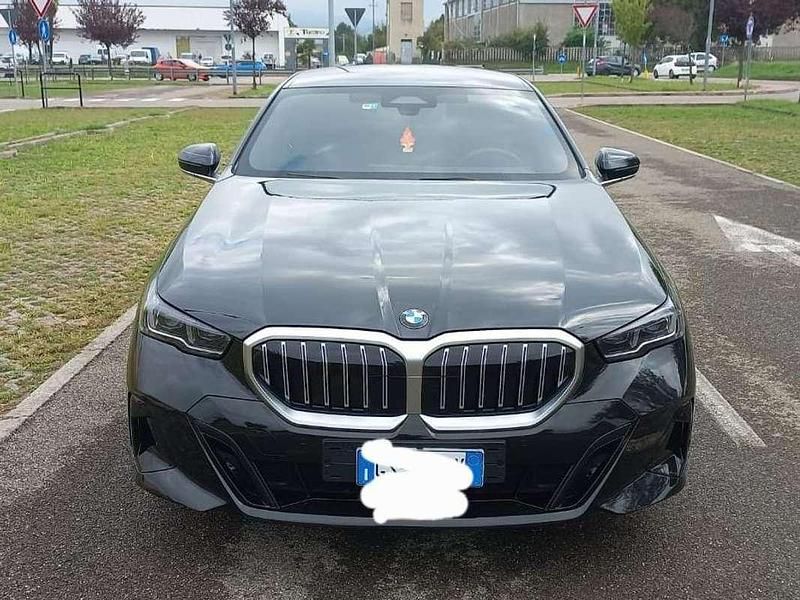 Nero Usata 2023 BMW 520 M Sport Tre volumi | 43.500 € (Super prezzo) - Immagine 1/4
