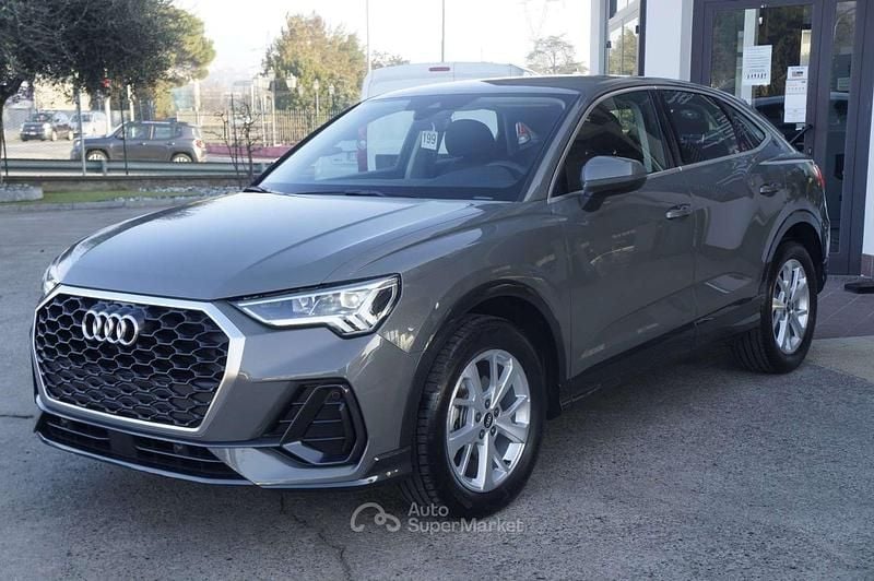 Usata Audi Q3 Sportback 150 CV (110 kW) 2021 Grigio chronos SUV