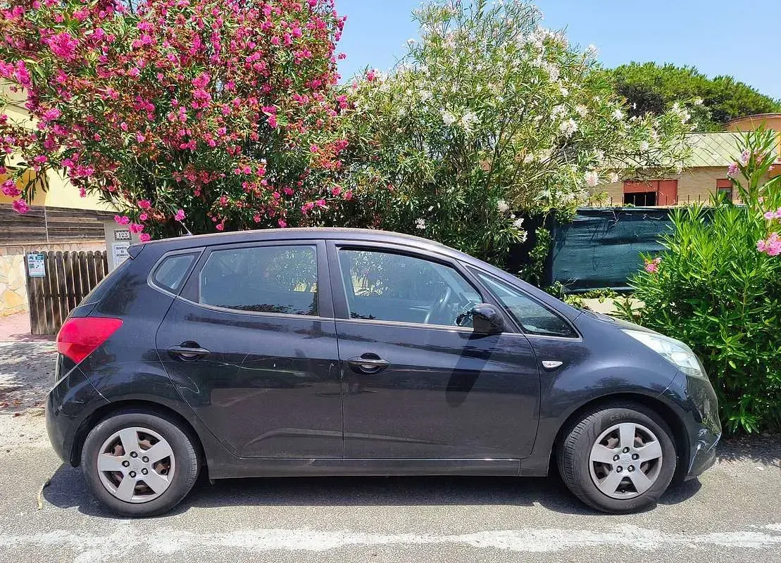 Usata Kia Venga Active 90 CV (66 kW) 2018 Nero Utilitaria