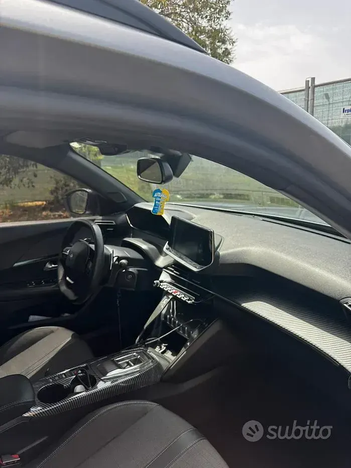 Usata Peugeot 2008 Allure 131 CV (96 kW) 2025 Grigio SUV