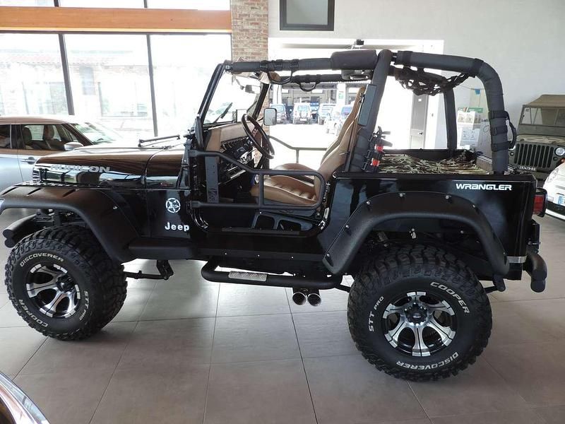 Usata Jeep Wrangler Laredo 184 CV (135 kW) 1993 Nero SUV
