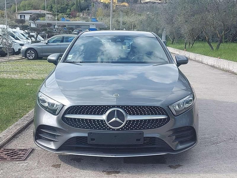 Usata Mercedes A200 AMG line 150 CV (110 kW) 2019 Grigio Berlina
