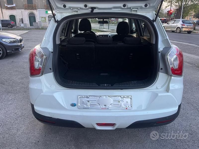 Usata Ssangyong (KGM) Tivoli 115 CV (84 kW) 2017 Bianco SUV