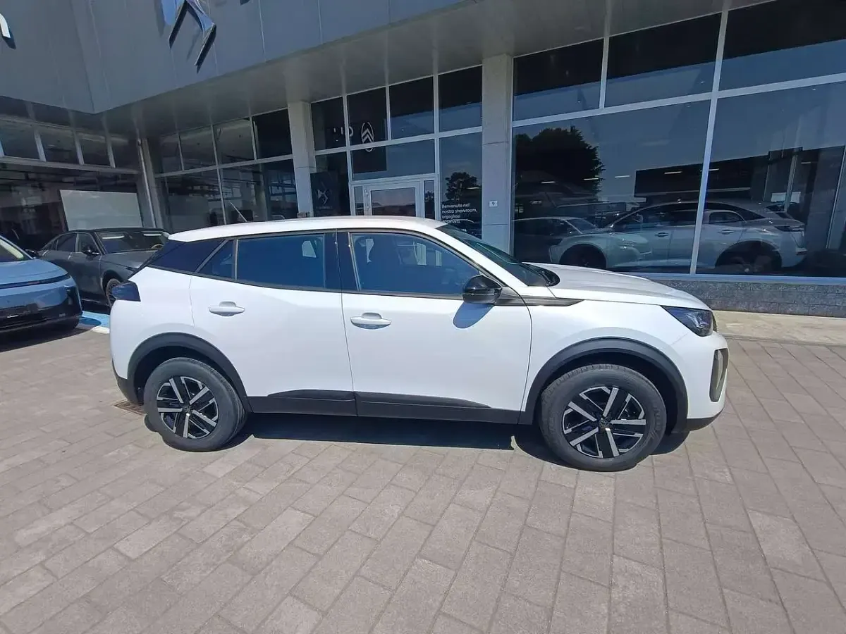 Nuova Peugeot 2008 Style 136 CV (100 kW) 2026 Bianco okenite SUV