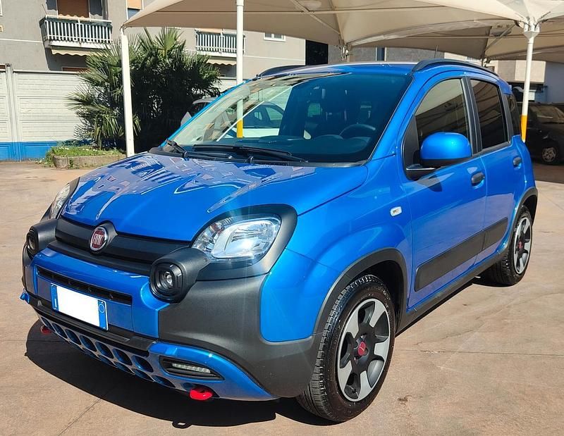 Usata Fiat Panda Cross Cross 71 CV (52 kW) 2024 Rosso Utilitaria
