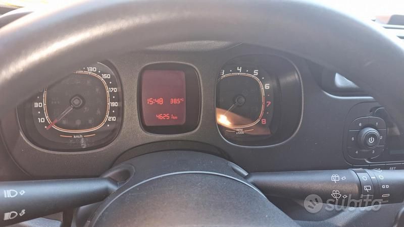 Usata Fiat Panda Lounge 69 CV (50 kW) 2017 Rosso tiziano Utilitaria