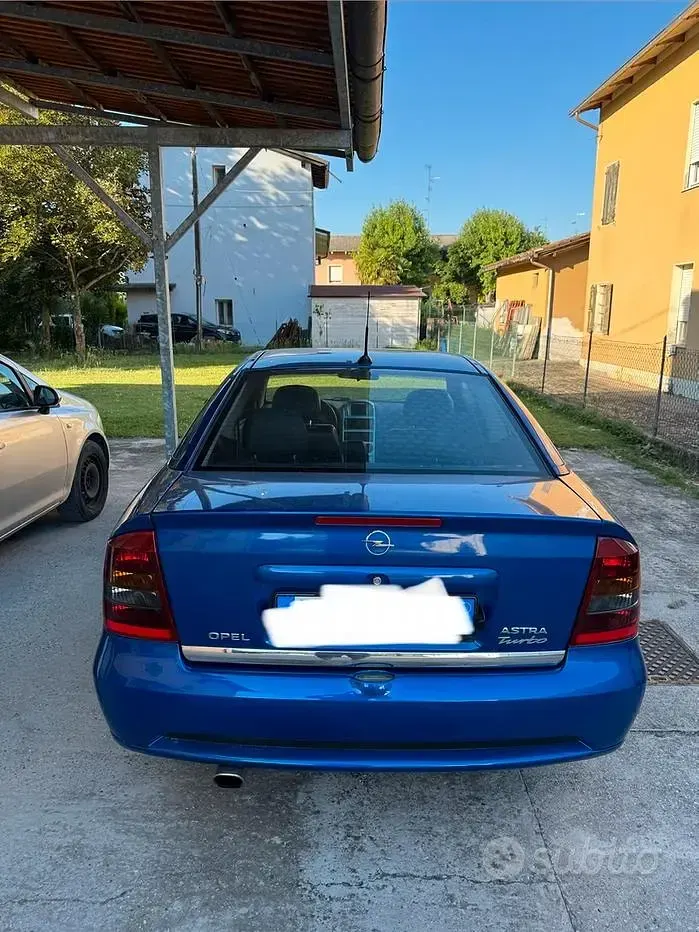 Usata Opel Astra 192 CV (141 kW) 2001 Blu Coupé