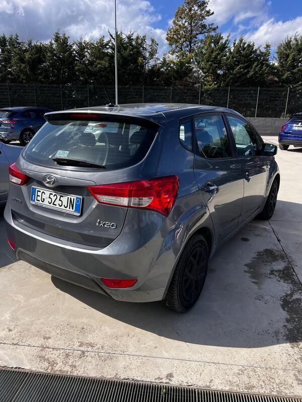 Usata Hyundai ix20 Comfort 89 CV (65 kW) 2011 Grigio Utilitaria