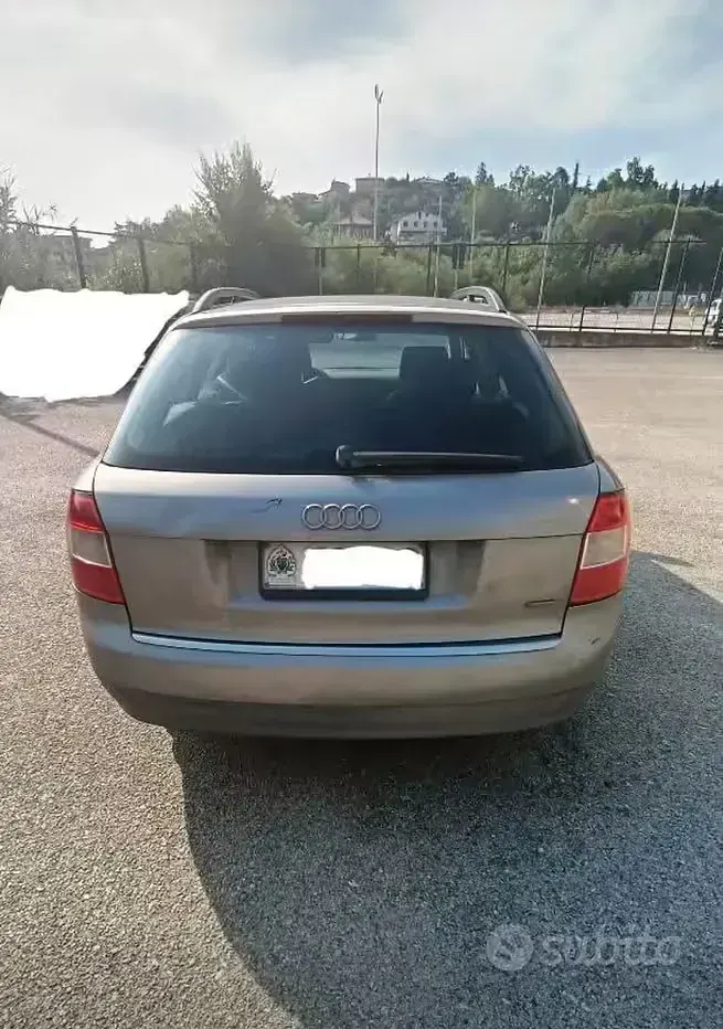 Usata Audi A4 130 CV (95 kW) 2003 Grigio Station wagon