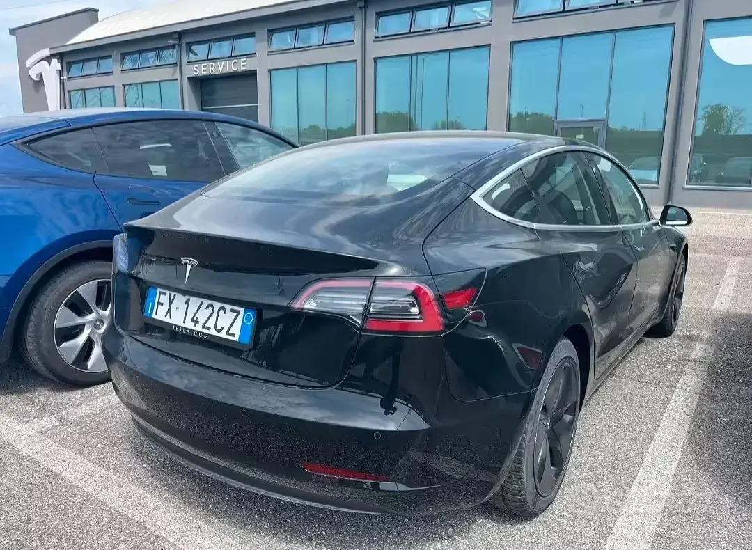 Usata Tesla Model 3 Standard Range 100 kW (136 CV) 2019 Nero Berlina