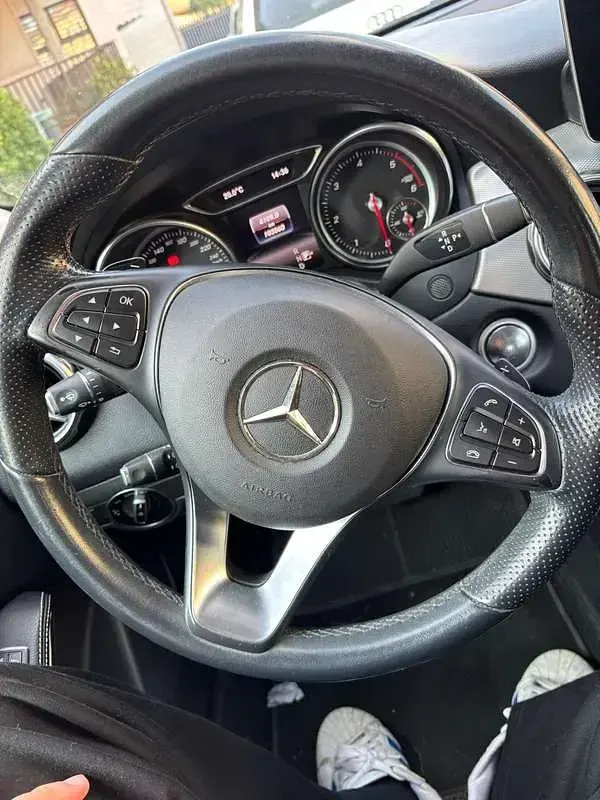 Usata Mercedes GLA200 136 CV (100 kW) 2020 Grigio SUV