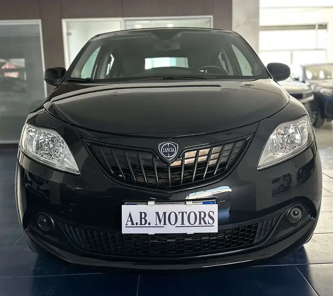 Usata Lancia Ypsilon Silver 69 CV (50 kW) 2023 Grigio Utilitaria