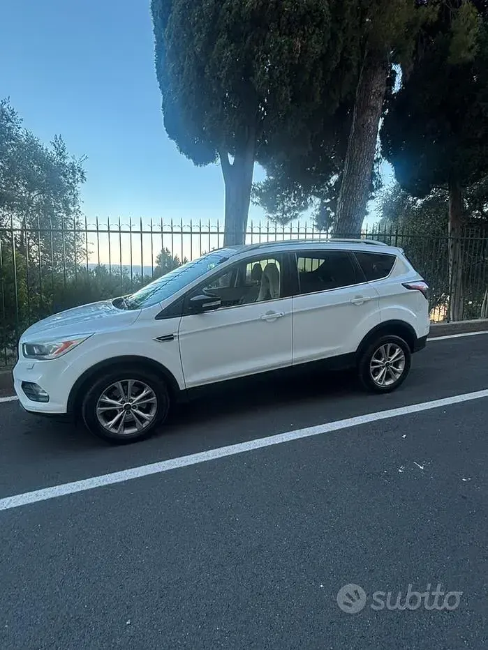Usata Ford Kuga 120 CV (88 kW) 2017 Bianco SUV