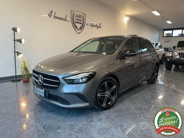 Grigio scuro Usata 2021 Mercedes B180 Monovolume | 22.900 € (Buon prezzo) - Immagine 1/4