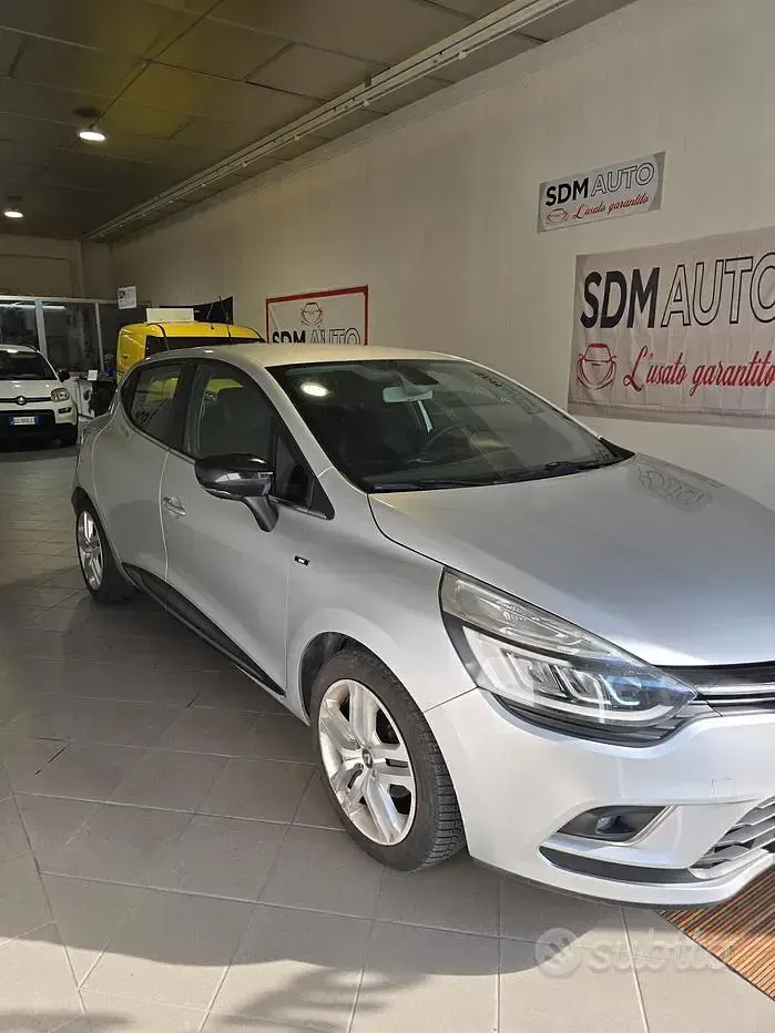 Usata Renault Clio IV Life 75 CV (55 kW) 2019 Grigio Berlina