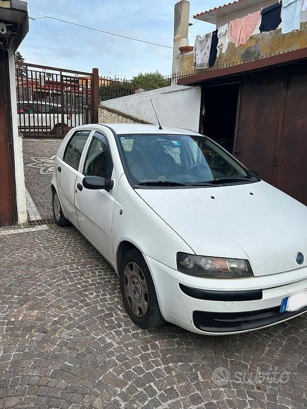 Usata Fiat Punto 80 CV (58 kW) 2003 Bianco Utilitaria