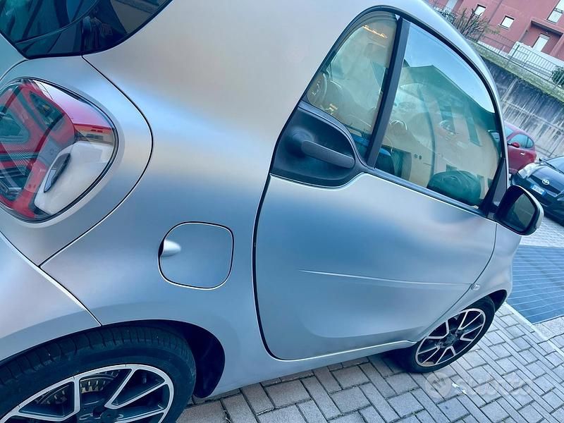 Usata Smart ForTwo Coupé 41 kW (56 CV) 2021 Grigio Utilitaria
