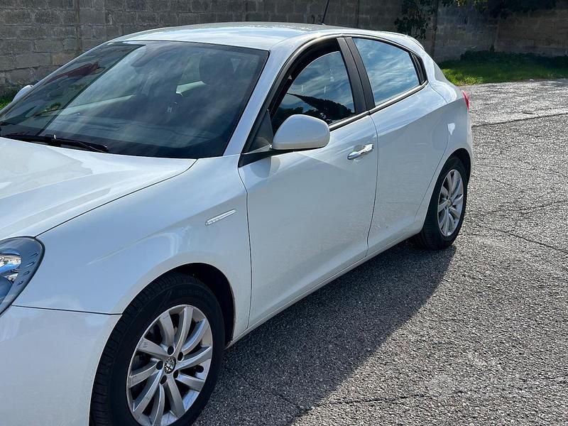 Usata Alfa Romeo Giulietta 120 CV (88 kW) 2015 Bianco Utilitaria