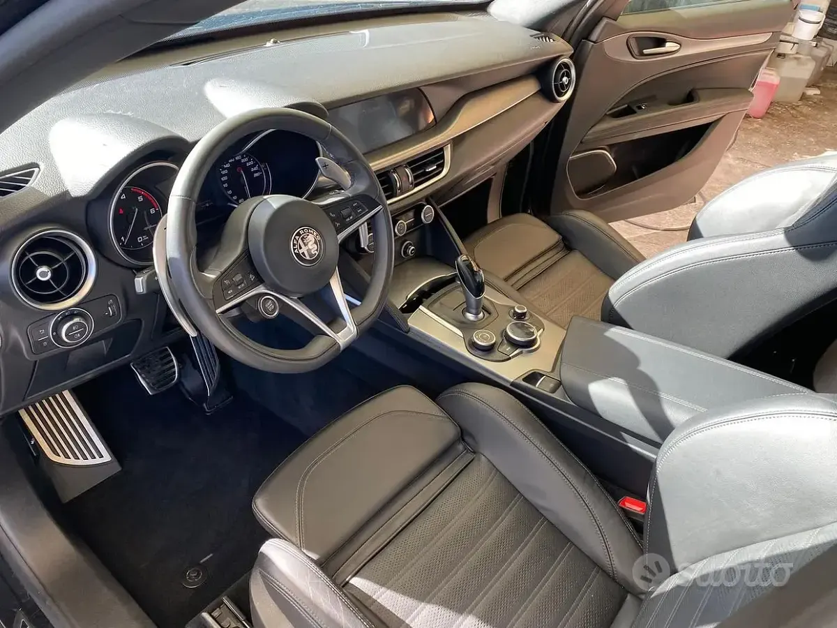 Usata Alfa Romeo Stelvio Veloce 210 CV (154 kW) 2018 Nero SUV