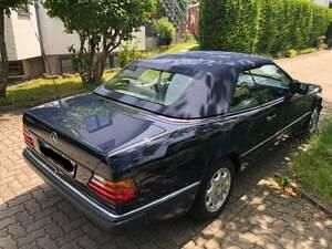Usata Mercedes E300 220 CV (161 kW) 1992 Blu Cabrio