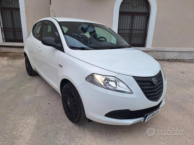 Usata Lancia Ypsilon 69 CV (50 kW) 2014 Bianco Utilitaria
