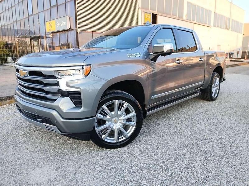 Nuova Chevrolet Silverado 309 CV (227 kW) 2026 Argento SUV