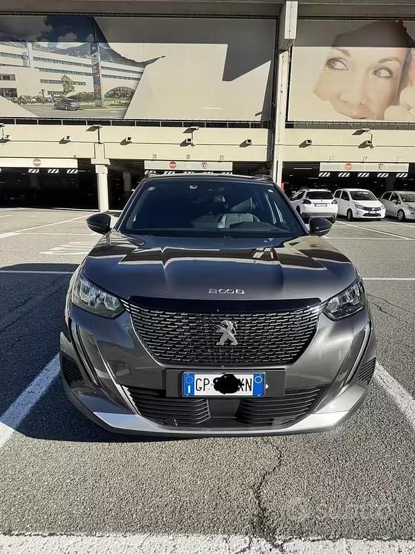 Usata Peugeot 2008 Allure 131 CV (96 kW) 2023 Grigio SUV