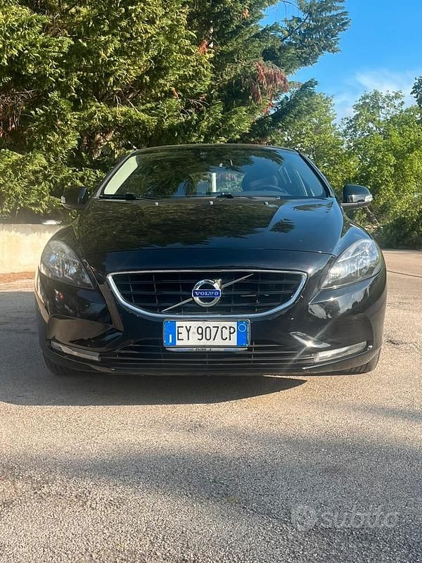 Usata 2015 Volvo V40 Tre volumi | 6500 € (Buon prezzo) - Immagine 1/4
