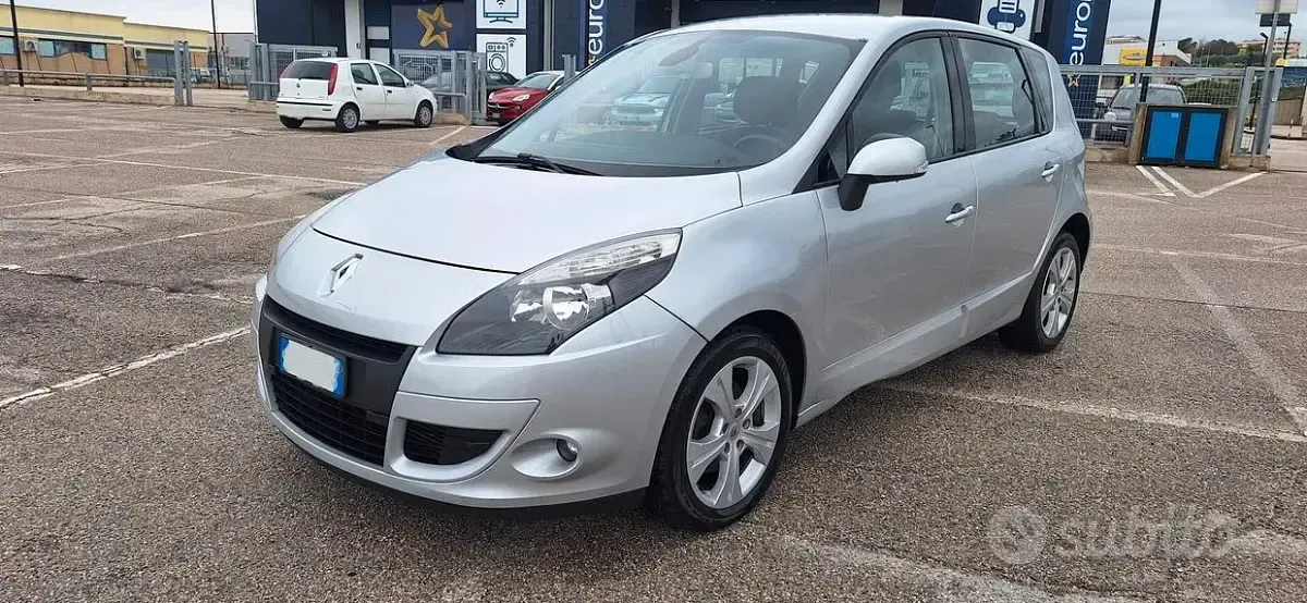 Usata Renault Scénic III Luxe 130 CV (95 kW) 2012 Grigio Monovolume
