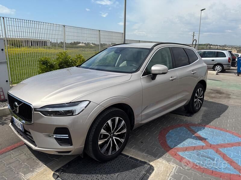 Usata 2023 Volvo XC60 Business Edition SUV | 41.000 € (Buon prezzo) - Immagine 1/4