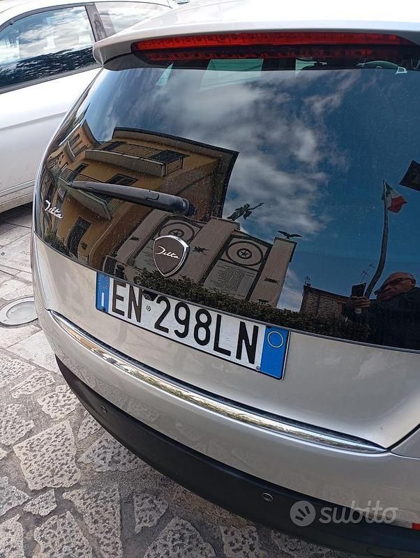 Usata Lancia Delta Silver 120 CV (88 kW) 2012 Grigio Utilitaria