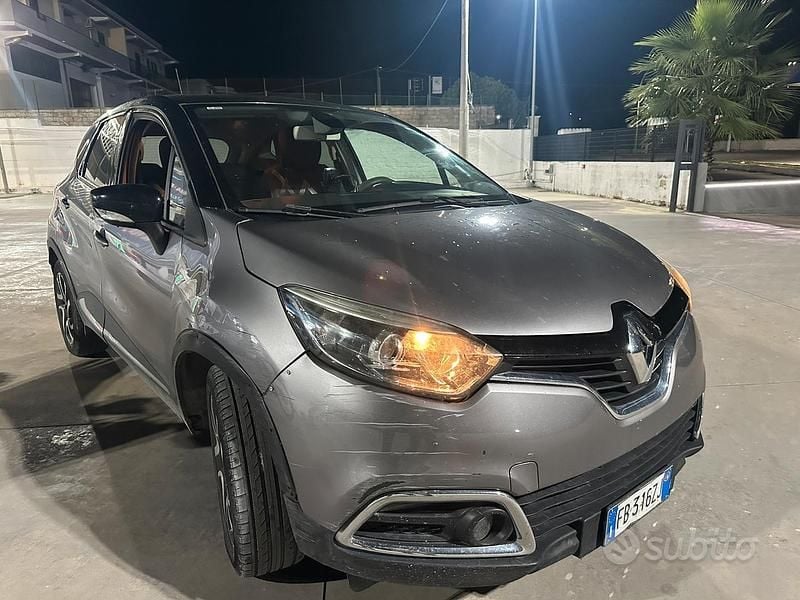 Usata Renault Captur 90 CV (66 kW) 2016 Grigio SUV