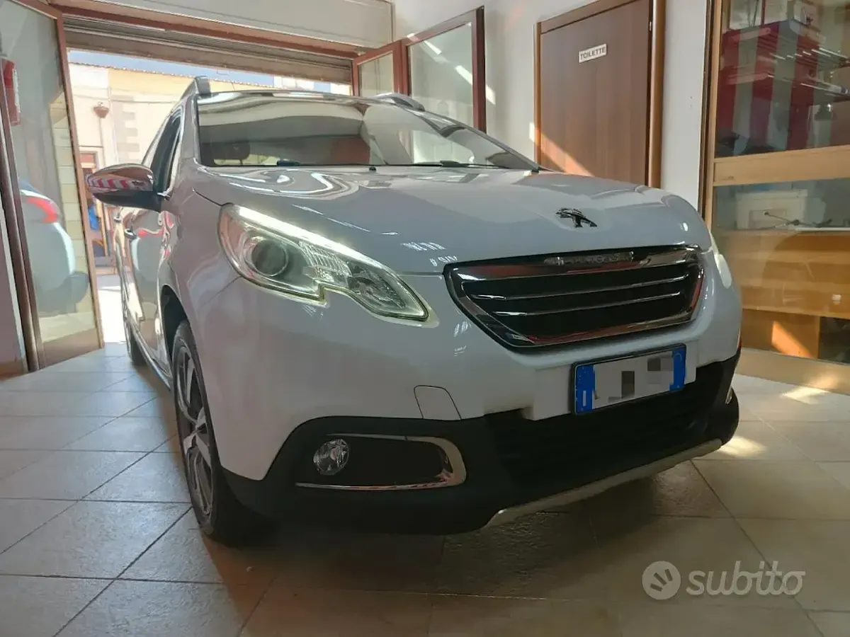 Usata Peugeot 2008 Allure 99 CV (72 kW) 2015 Bianco SUV
