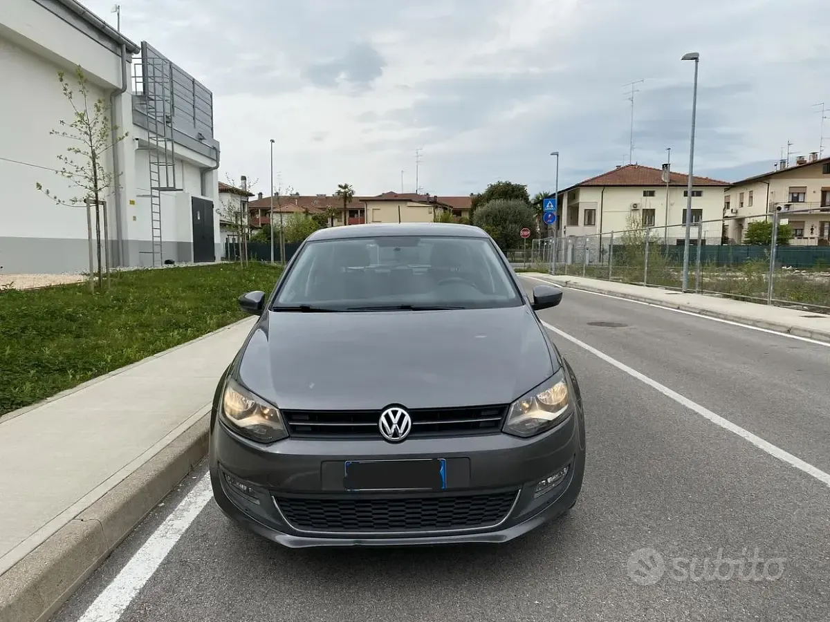 Usata VW Polo Highline 90 CV (66 kW) 2010 Grigio Utilitaria