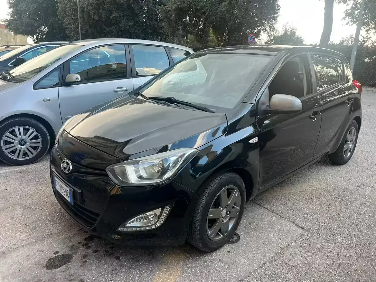 Usata Hyundai i20 75 CV (55 kW) 2015 Nero Utilitaria
