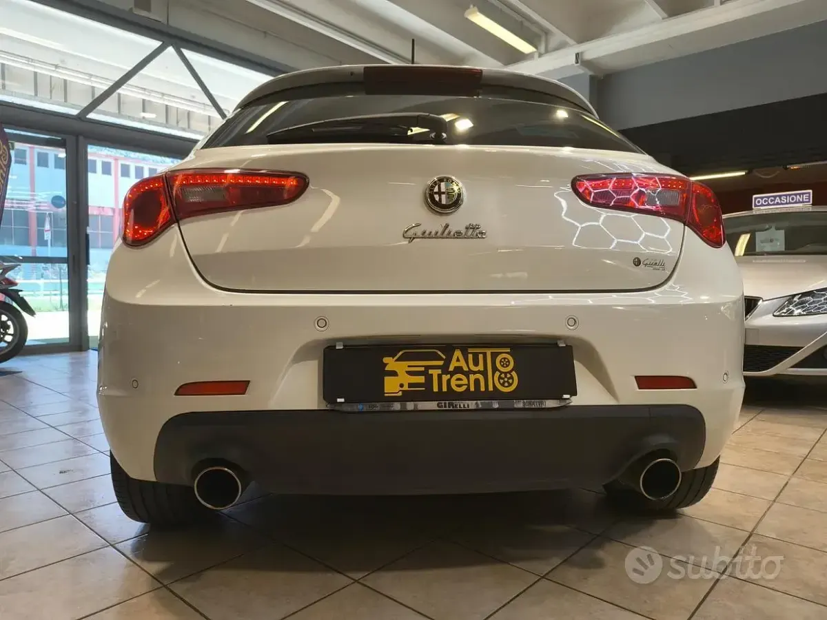 Usata Alfa Romeo Giulietta 105 CV (77 kW) 2012 Bianco Utilitaria
