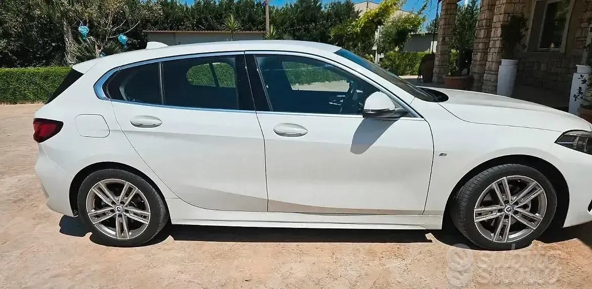 Usata BMW 116 M Sport 116 CV (85 kW) 2022 Bianco Utilitaria