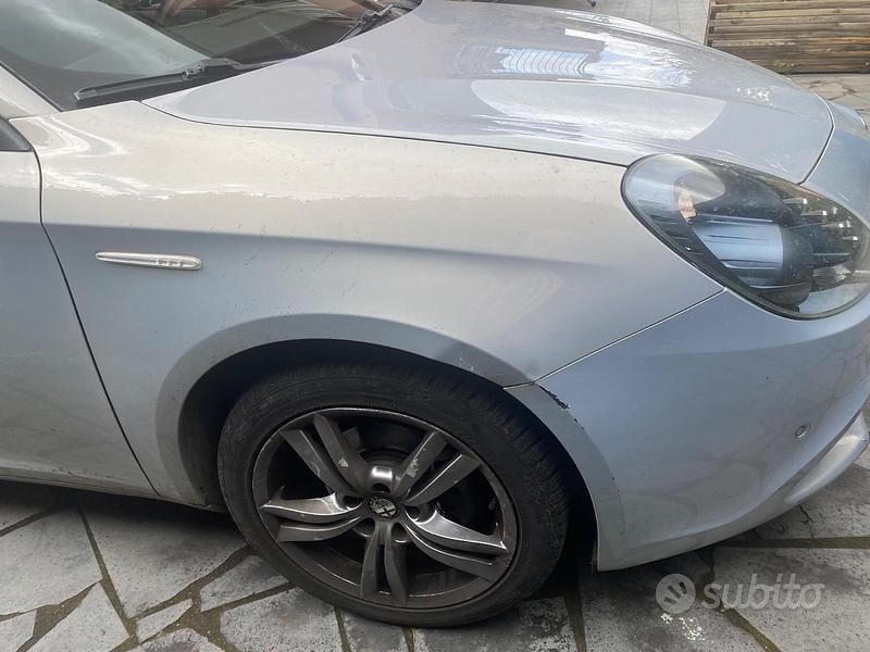 Usata Alfa Romeo Giulietta Distinctive 120 CV (88 kW) 2016 Grigio Utilitaria