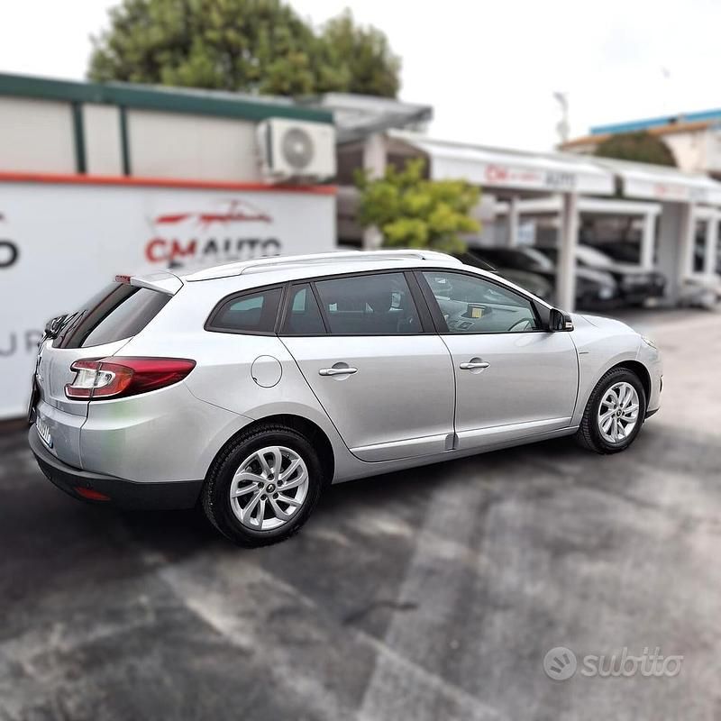 Usata Renault Mégane GrandTour LIMITED 110 CV (80 kW) 2016 Grigio Station wagon