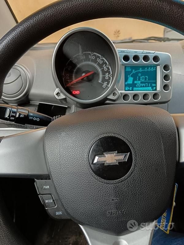 Begagnad Chevrolet Spark 68 HK (50 kW) 2010 Vit Halvkombi
