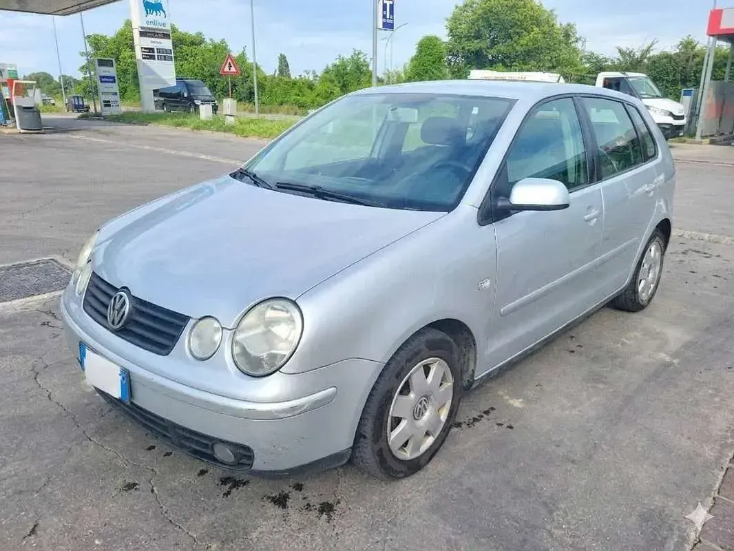 Usata VW Polo Comfortline 75 CV (55 kW) 2005 Argento Utilitaria