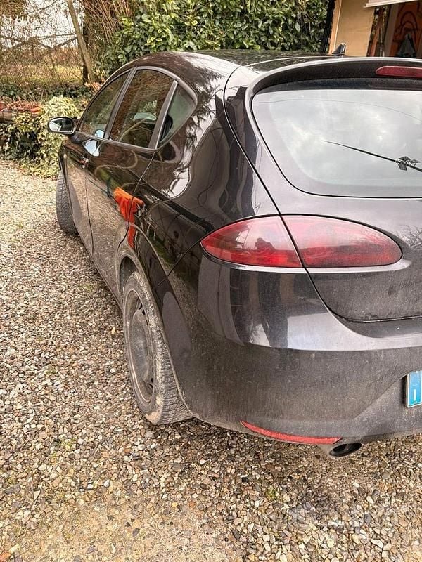 Usata Seat Leon 105 CV (77 kW) 2007 Nero Utilitaria