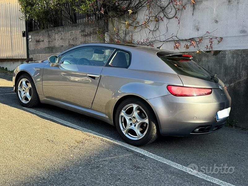 Käytetty Alfa Romeo Brera 185 HP (136 kW) 2007 Harmaa Coupe - kaksiovinen