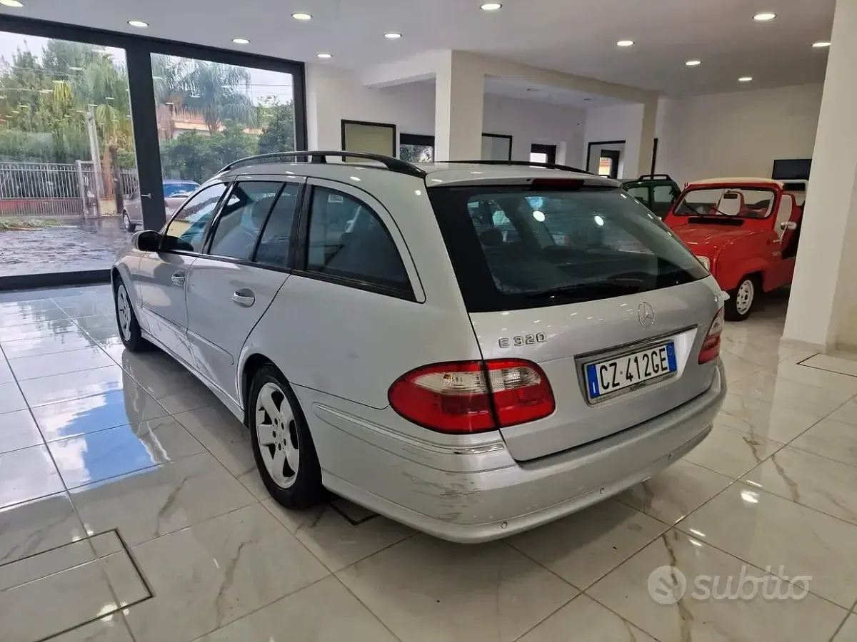 Begagnad Mercedes E320 Avantgarde 224 HK (164 kW) 2005 Grå Kombi